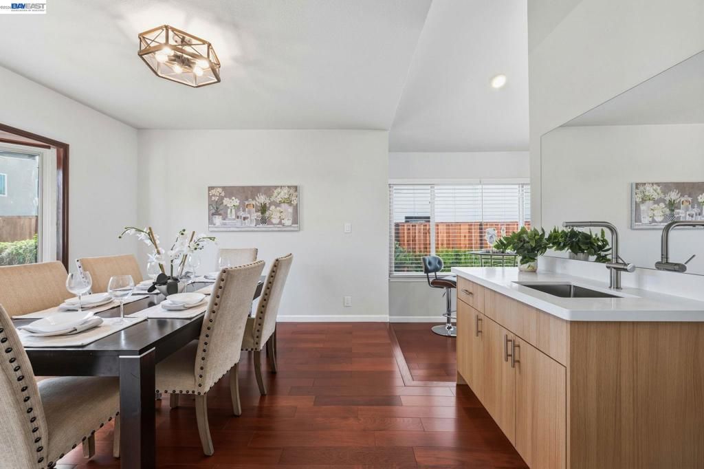 Image 18 of property listing at 330 Tampa Ct, Foster City, CA 94404