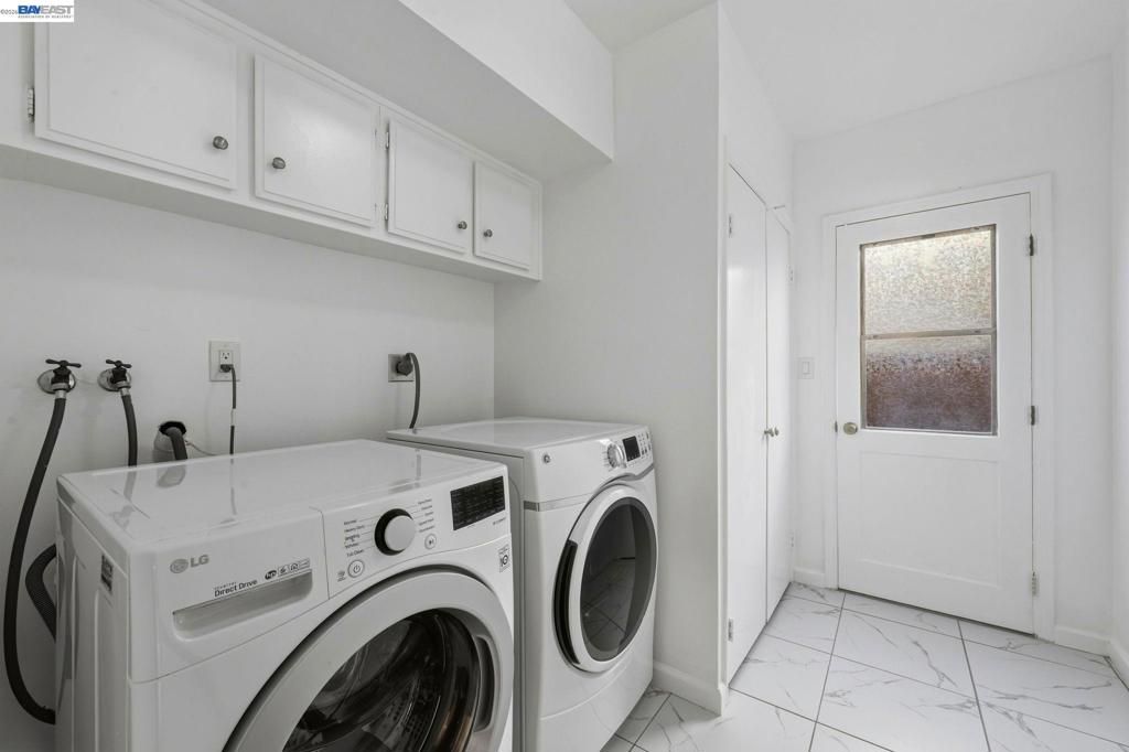 Image 31 of property listing at 330 Tampa Ct, Foster City, CA 94404