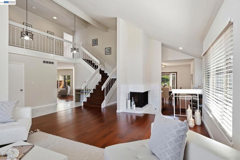 Image 8 of property listing at 330 Tampa Ct, Foster City, CA 94404