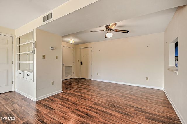 1585 Fort Henry Drive Apt 6h, Kingsport, TN 37664