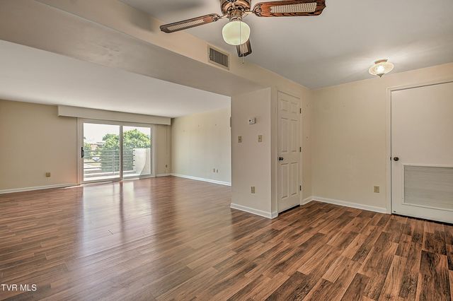 1585 Fort Henry Drive Apt 6h, Kingsport, TN 37664