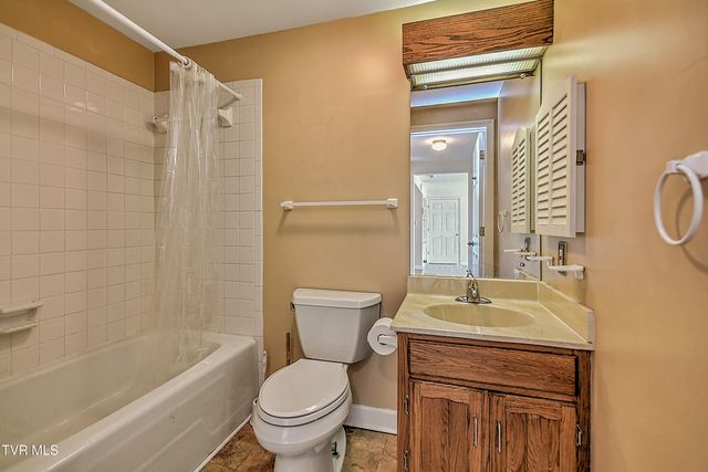 1585 Fort Henry Drive Apt 6h, Kingsport, TN 37664