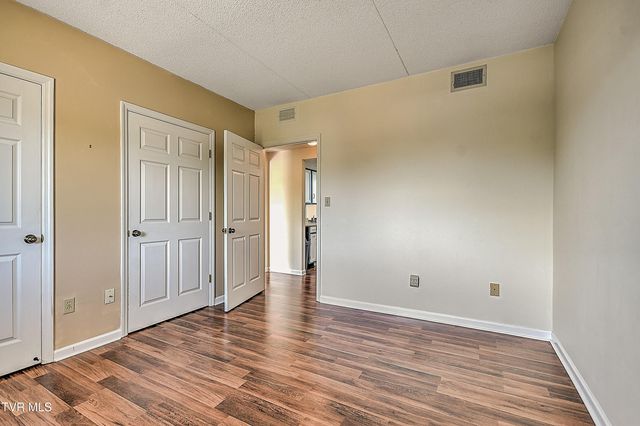 1585 Fort Henry Drive Apt 6h, Kingsport, TN 37664