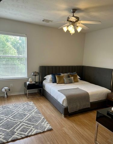 6815 Great Oaks Shadow Drive, Houston, TX 77083