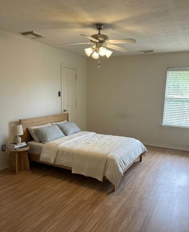 6815 Great Oaks Shadow Drive, Houston, TX 77083