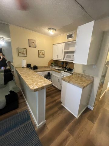 3938 Surfside Blvd, Corpus Christi, TX 78402