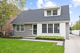 381 S Berkley Avenue, Elmhurst, IL 60126