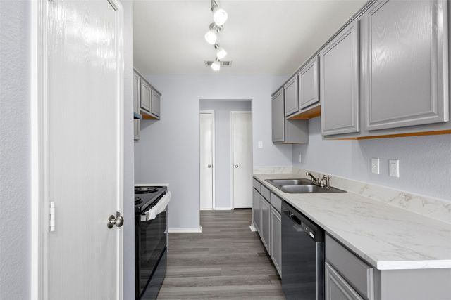 1516 S Rockwall Avenue, Terrell, TX 75160
