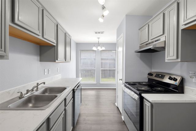 1516 S Rockwall Avenue, Terrell, TX 75160