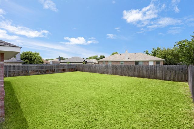 1516 S Rockwall Avenue, Terrell, TX 75160