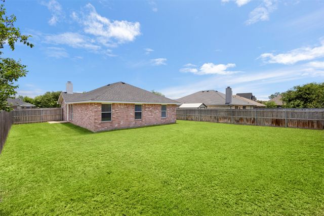 1516 S Rockwall Avenue, Terrell, TX 75160