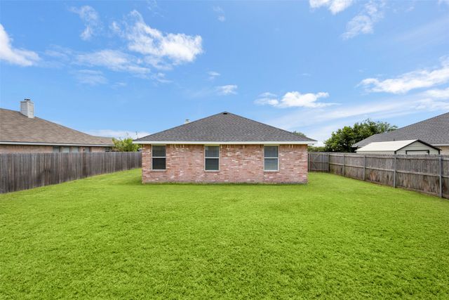 1516 S Rockwall Avenue, Terrell, TX 75160