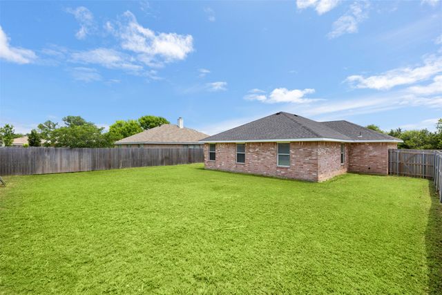 1516 S Rockwall Avenue, Terrell, TX 75160