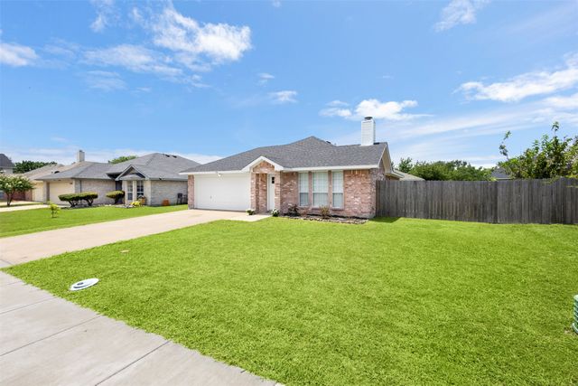 1516 S Rockwall Avenue, Terrell, TX 75160