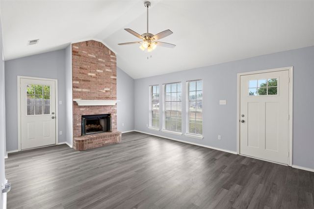 1516 S Rockwall Avenue, Terrell, TX 75160