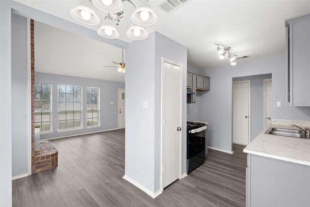 1516 S Rockwall Avenue, Terrell, TX 75160