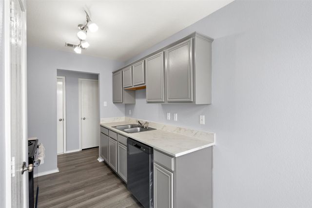 1516 S Rockwall Avenue, Terrell, TX 75160