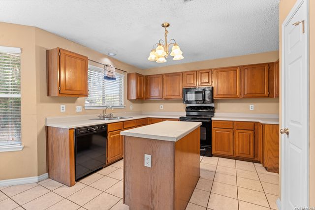 7706 Fallen Pine, Converse, TX 78109