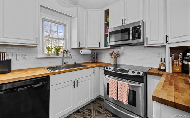 194 W Neck Road, Huntington, NY 11743