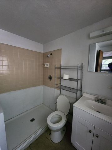 1958 NW 4 STREET B, Gainesville, FL 32609