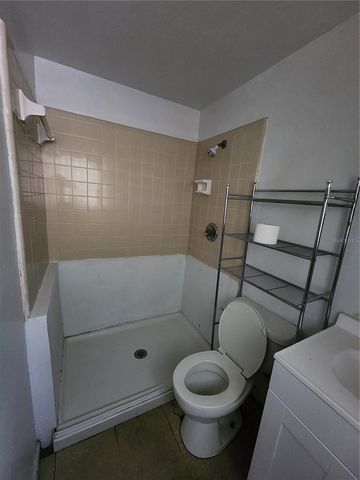 1958 NW 4 STREET B, Gainesville, FL 32609