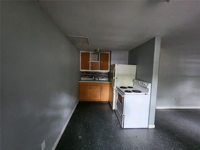 1958 NW 4 STREET B, Gainesville, FL 32609