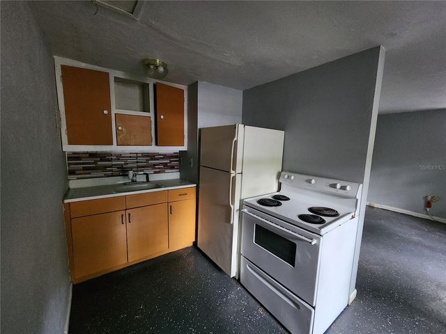1958 NW 4 STREET B, Gainesville, FL 32609