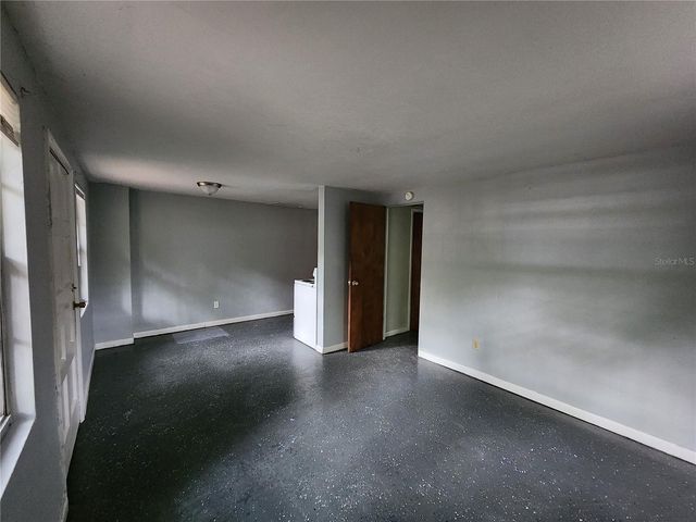 1958 NW 4 STREET B, Gainesville, FL 32609