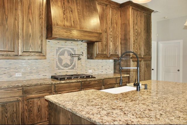 722 Clements Avenue, Van Alstyne, TX 75495