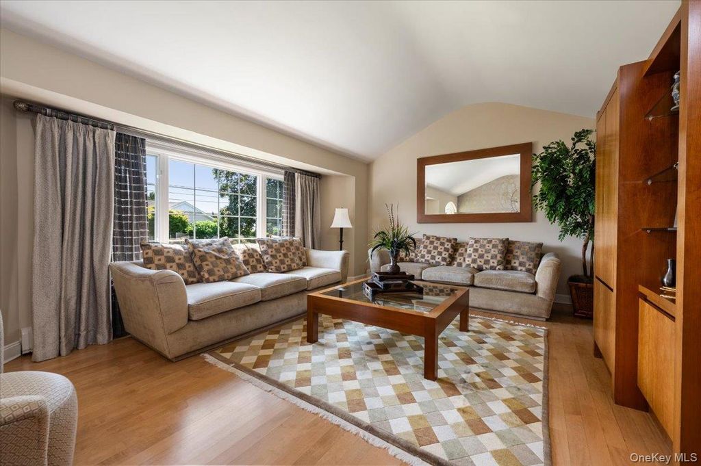 11 Knell Drive, Massapequa Park, NY 11762 — photo 5