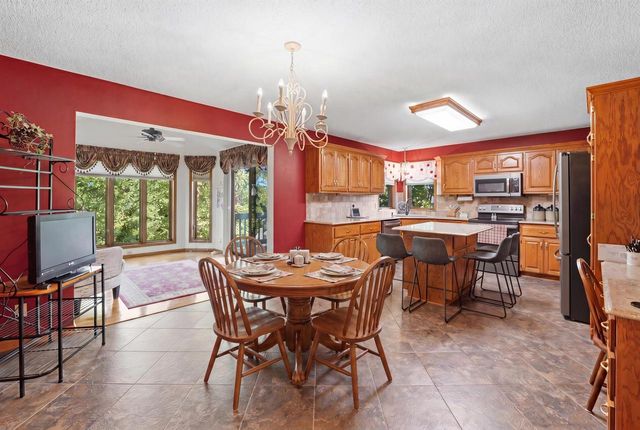 787 Green Bay DRIVE, Mayville, WI 53050