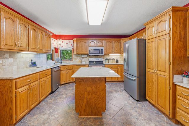 787 Green Bay DRIVE, Mayville, WI 53050
