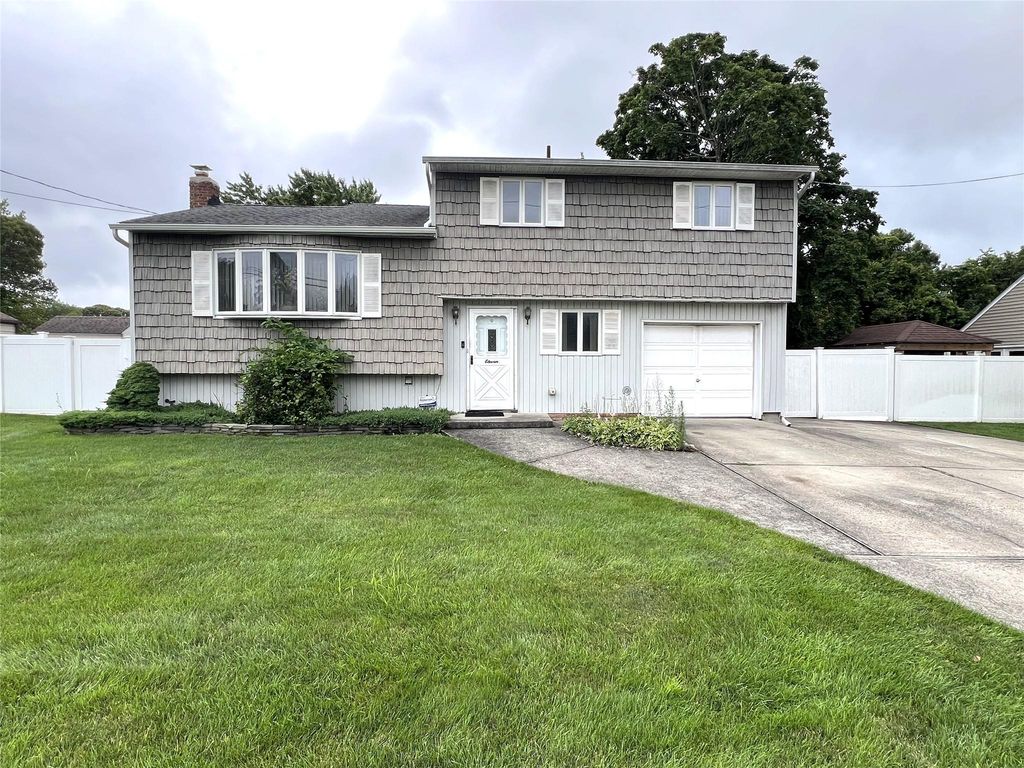 11 Starfire Drive, Centereach, NY 11720