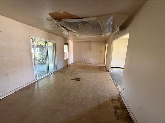 1110 N Main Street, Weatherford, TX 76086