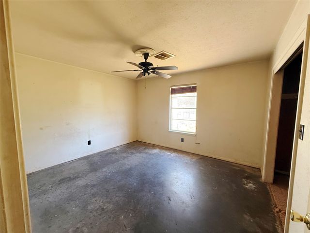 1110 N Main Street, Weatherford, TX 76086