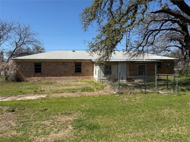 1110 N Main Street, Weatherford, TX 76086