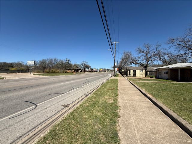 1110 N Main Street, Weatherford, TX 76086