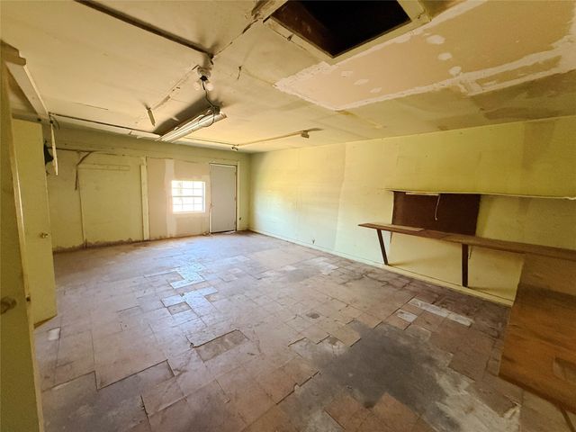 1110 N Main Street, Weatherford, TX 76086