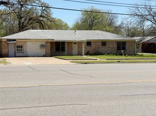 1110 N Main Street, Weatherford, TX 76086