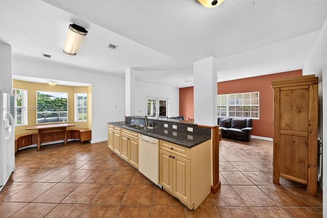 6903 SW 158th Avenue, Miami, FL 33193