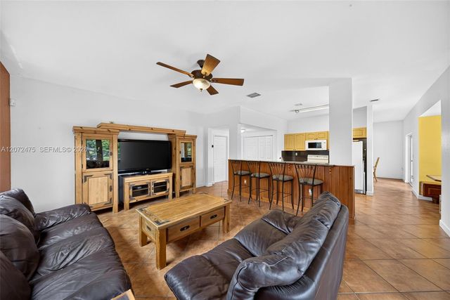 6903 SW 158th Avenue, Miami, FL 33193