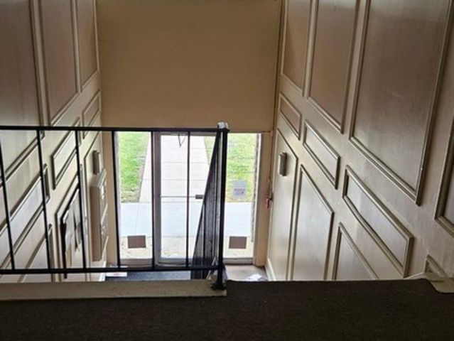 10S771 Clarendon Hills Road 208, Willowbrook, IL 60527
