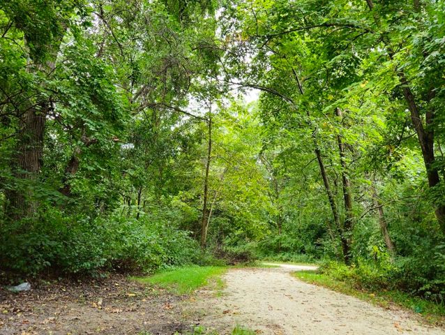 10S771 Clarendon Hills Road 208, Willowbrook, IL 60527