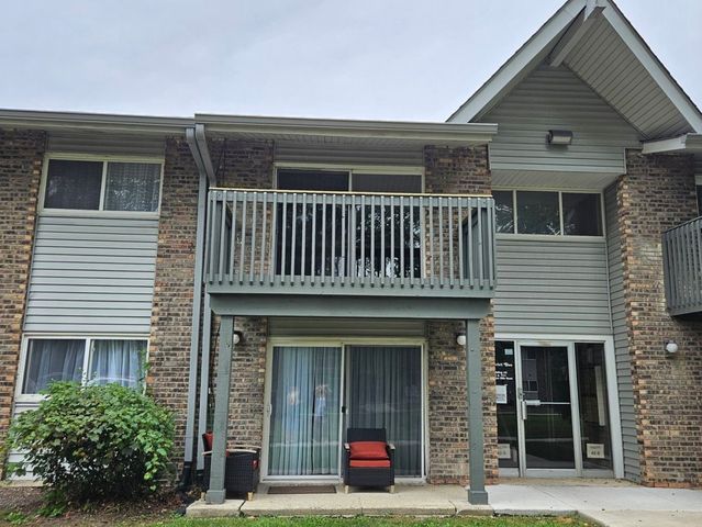 10S771 Clarendon Hills Road 208, Willowbrook, IL 60527