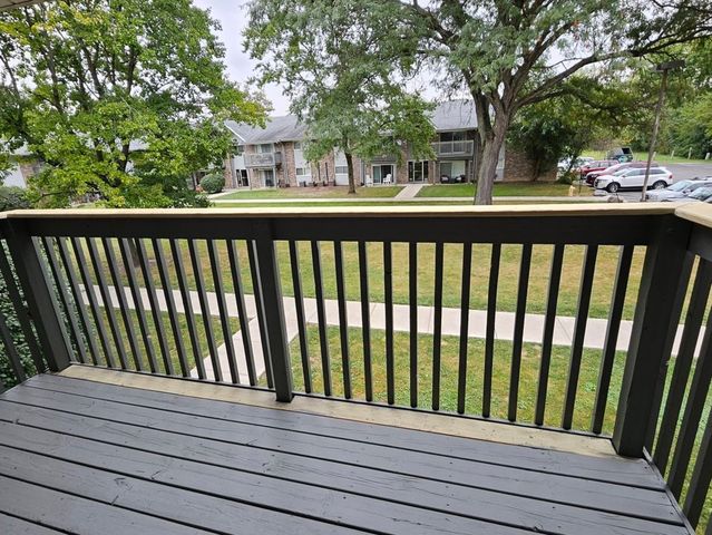10S771 Clarendon Hills Road 208, Willowbrook, IL 60527