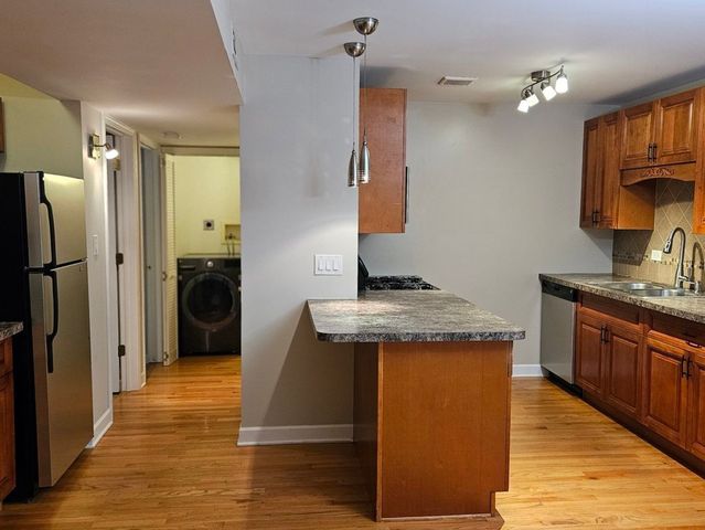 10S771 Clarendon Hills Road 208, Willowbrook, IL 60527