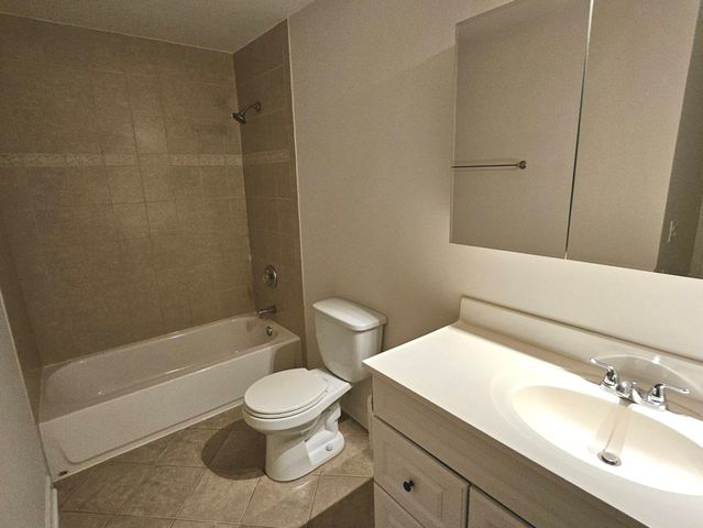 10S771 Clarendon Hills Road 208, Willowbrook, IL 60527