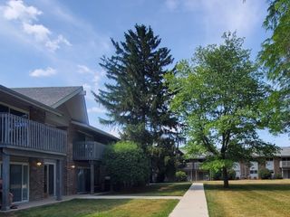 10S771 Clarendon Hills Road 208, Willowbrook, IL 60527