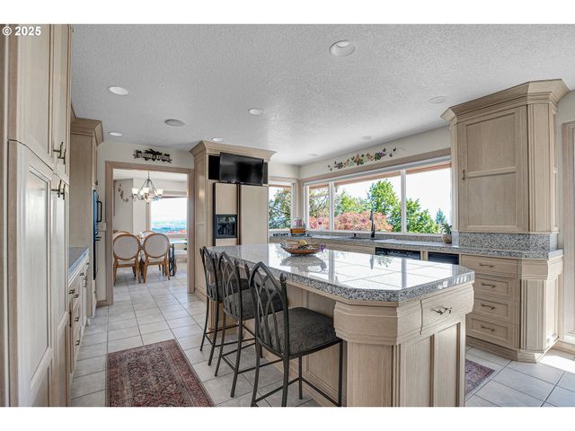 75 Sw LOVHAR Dr, Gresham, OR 97080