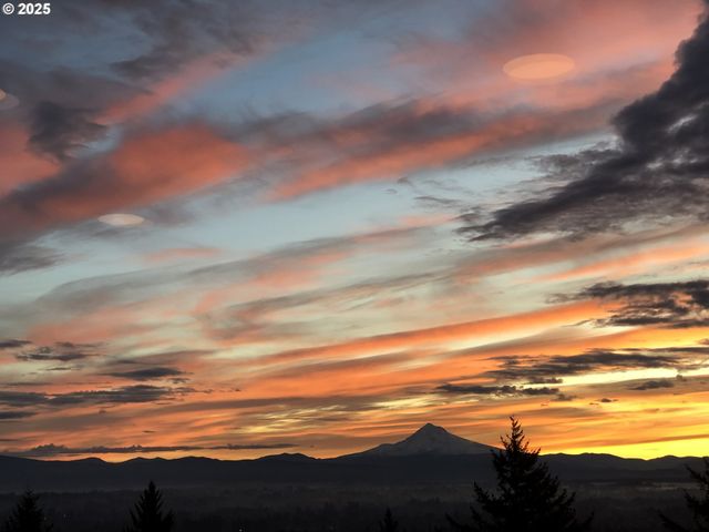 75 Sw LOVHAR Dr, Gresham, OR 97080